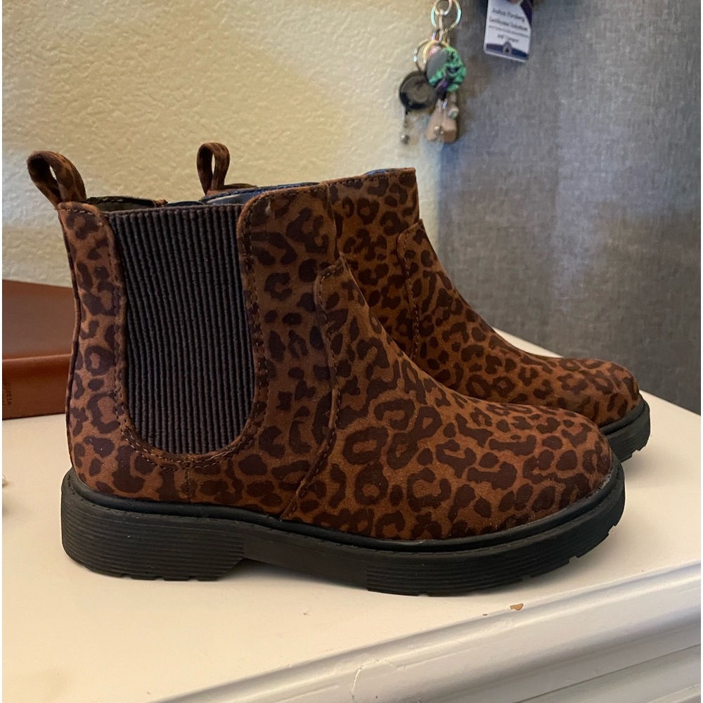 Leopard kid boots